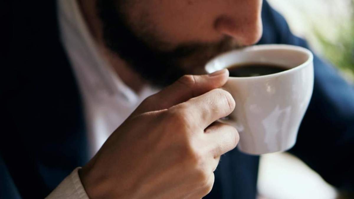 Які ознаки свідчать про надмірне вживання кави