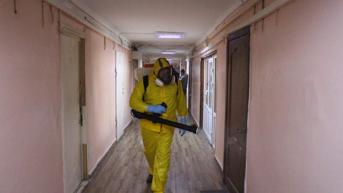 Украинские общежития стали эпицентрами вспышки COVID-19: что говорят в Минздраве