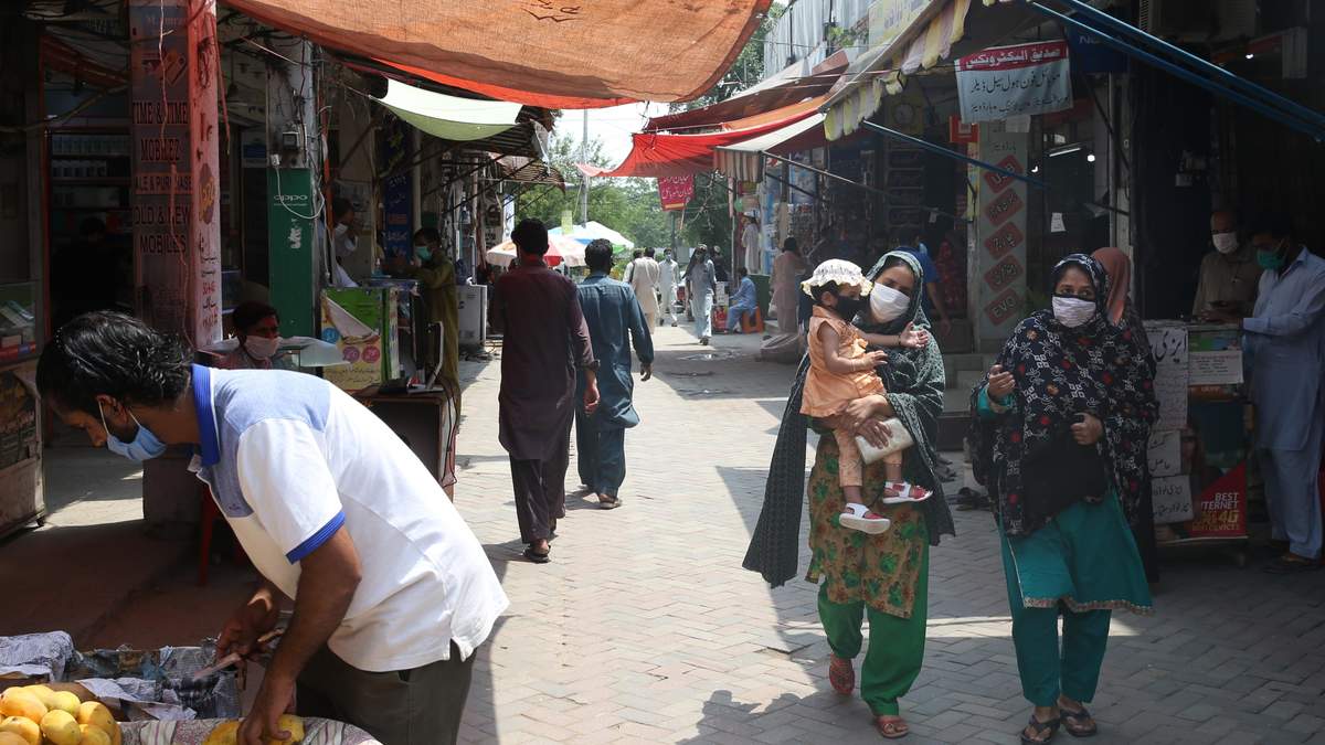 У Пакистані на чорному ринку продають кров людей, які перехворіли COVID-19