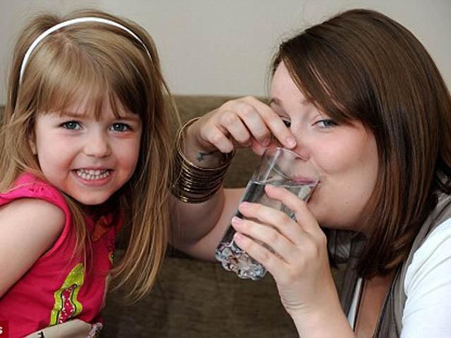 Британка икает уже 5 лет подряд Британка икает уже 5 лет подряд