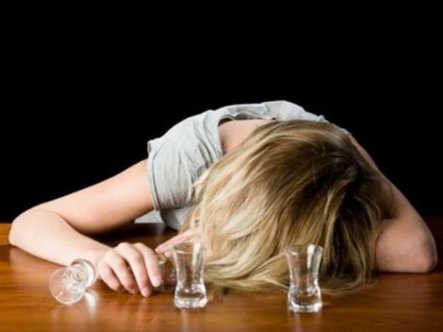 Замужние женщины пьют больше алкоголя