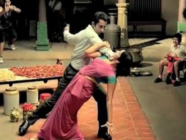 В Индии рекламируют крем, который делает женщин снова девственными (Видео)
