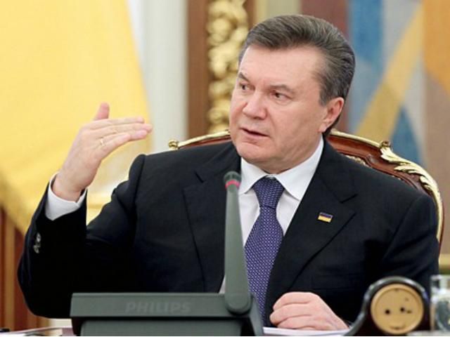 Янукович: В Україні бракує 30 тисяч медиків