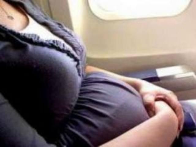 Женщина родила ребенка на борту самолета "Симферополь-Москва"