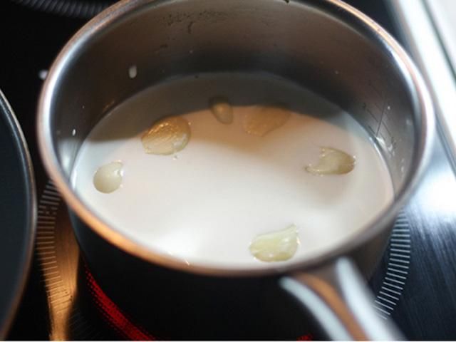 Молоко с чесноком помогут выздороветь за одну ночь