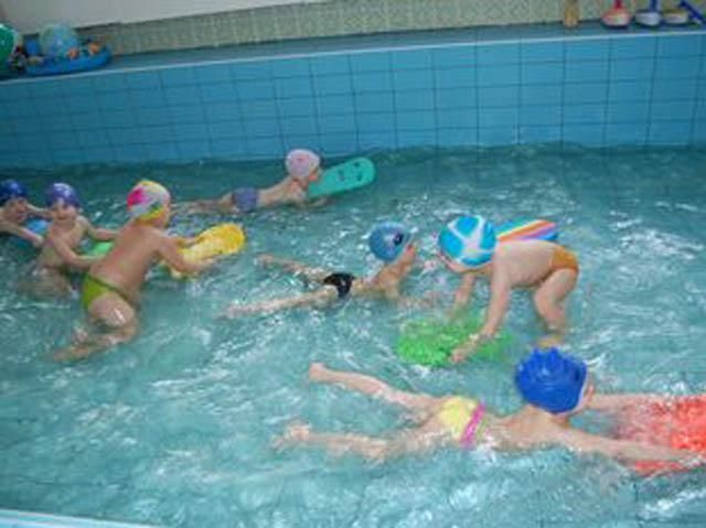 Дети, которые занимаются плаванием, становятся умнее