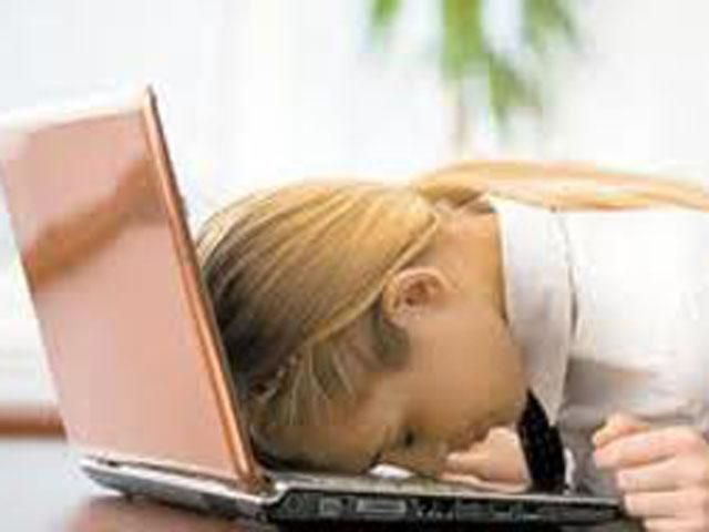 Люди, у которых много друзей в соцсетях, постоянно тревожные Люди, у которых много друзей в соцсетях, постоянно тревожные