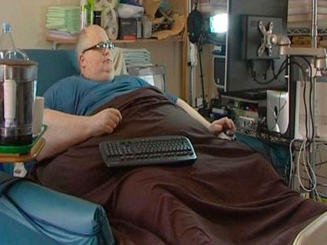 Бывший толстяк избавился от 300 килограммов (Фото) Бывший толстяк избавился от 300 килограммов (Фото)