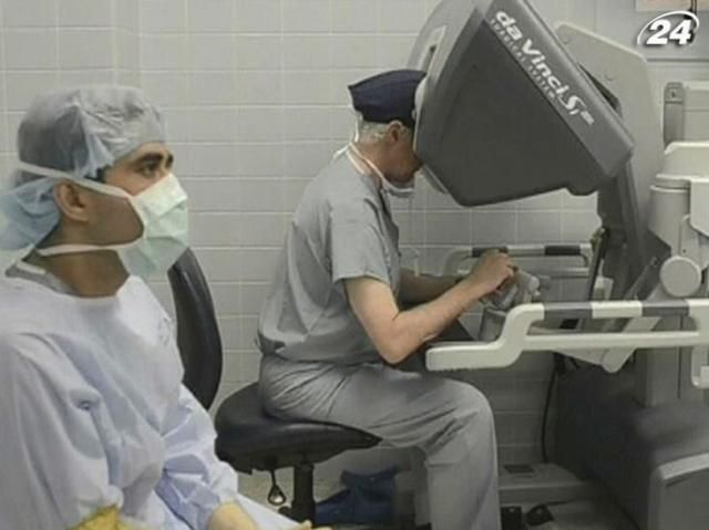 "За" и "против" роботизированной хирургии (Видео)