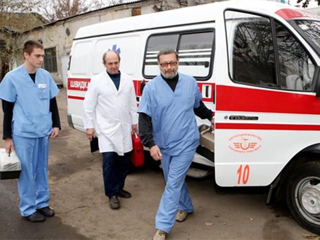 Врачи скорых теперь будут ездить с электрошокерами и газовыми баллончиками Врачи скорых теперь будут ездить с электрошокерами и газовыми баллончиками