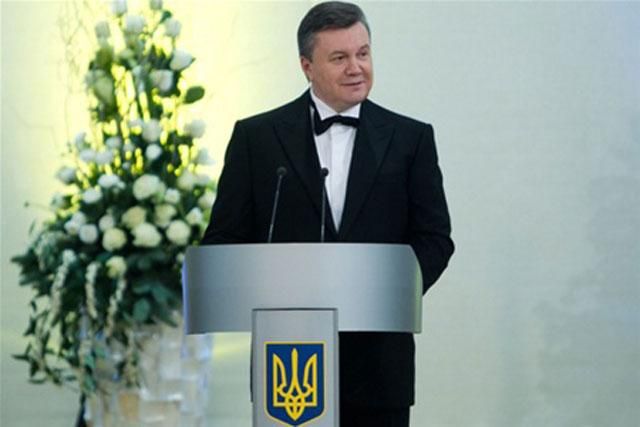 Янукович подякував лікарям за витримку, милосердя і доброту