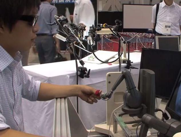 Японський робот-хірург успішно провів операцію 