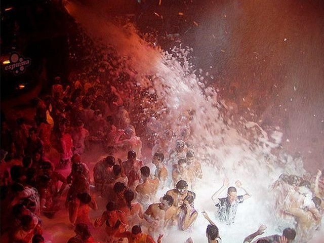 В Сумах пенная вечеринка завершилась госпитализацией 5 человек В Сумах пенная вечеринка завершилась госпитализацией 5 человек