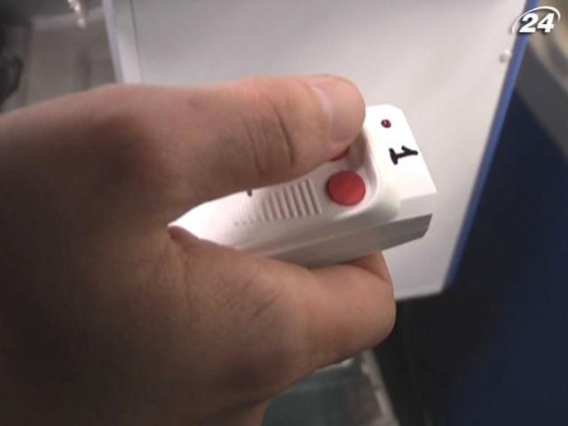 Медики Запоріжжя відтепер носять із собою “тривожні” брелки Медики Запоріжжя відтепер носять із собою “тривожні” брелки