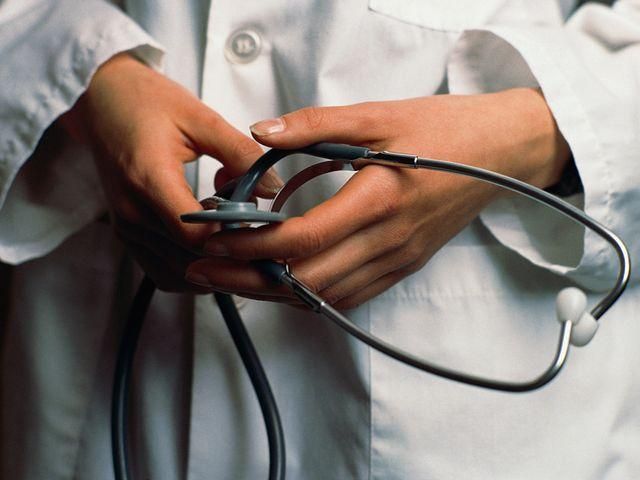 Лікарі бояться втратити роботу, тому не критикують медичну реформу