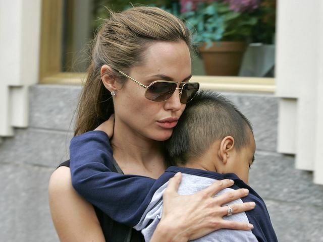 В Анджеліни Джолі ускладнення після операції на грудях