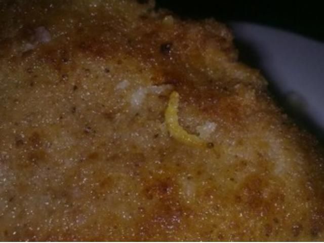 В тернопільській їдальні знайшли черв'яка в котлеті (Фото) 