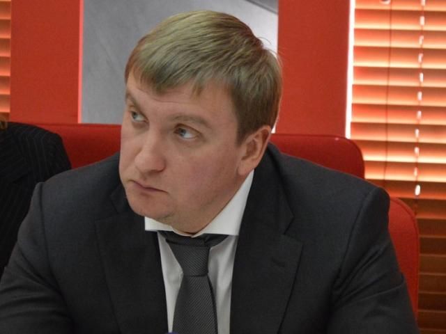 Побитих хлопців у лікарні прикували наручниками до батареї, - депутат Побитих хлопців у лікарні прикували наручниками до батареї, - депутат