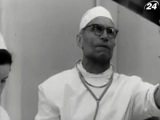 Амосов первым провел протезирование клапана на сердце Амосов первым провел протезирование клапана на сердце