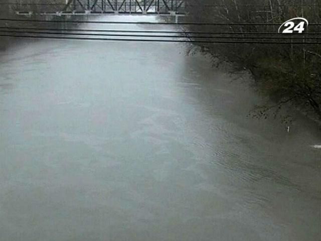 Около 100 американцев обратились к врачам после утечки химикатов Около 100 американцев обратились к врачам после утечки химикатов