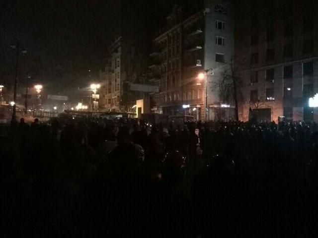 Сьогодні вночі постраждали більше 70 демонстрантів, - ЗМІ Сьогодні вночі постраждали більше 70 демонстрантів, - ЗМІ