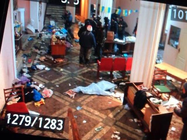 "Беркут" розгромив медпункт на Грушевського, тепер допомогу надають у бібліотеці парламенту "Беркут" розгромив медпункт на Грушевського, тепер допомогу надають у бібліотеці парламенту