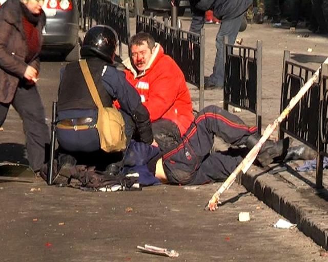 Жертвами сутичок у Києві стали близько 30 людей, — медслужба Майдану