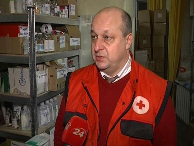 Зібрані для Євромайдану медикаменти передають у лікарні Зібрані для Євромайдану медикаменти передають у лікарні