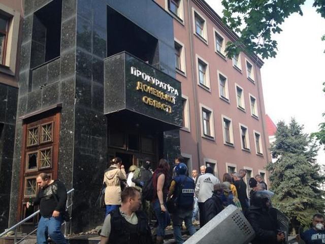 Щонайменше 15 людей постраждали під час штурму Донецької прокуратури, — ОДА Щонайменше 15 людей постраждали під час штурму Донецької прокуратури, — ОДА