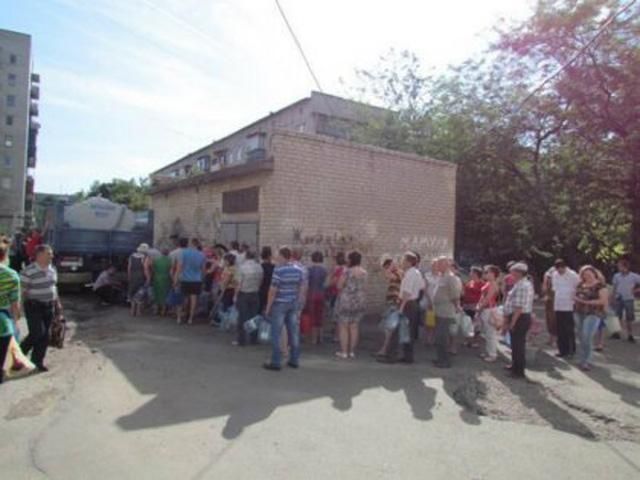 В Донецкой области угроза эпидемий из-за отсутствия воды и стихийных захоронений террористов