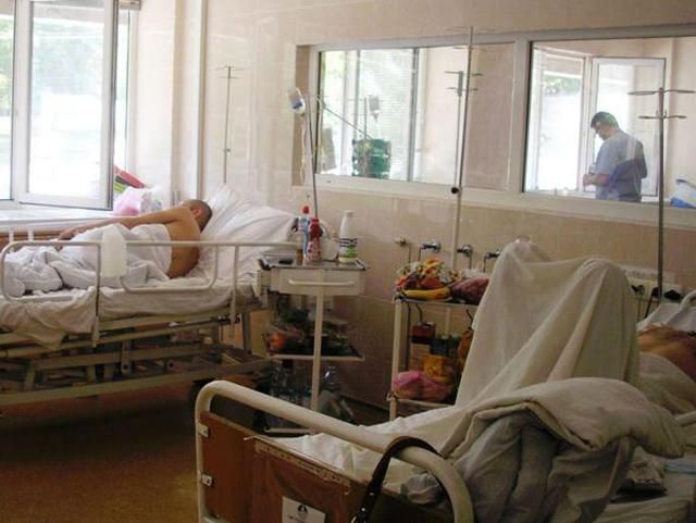 В больницы Днепропетровска привезли новых раненых из зоны АТО В больницы Днепропетровска привезли новых раненых из зоны АТО