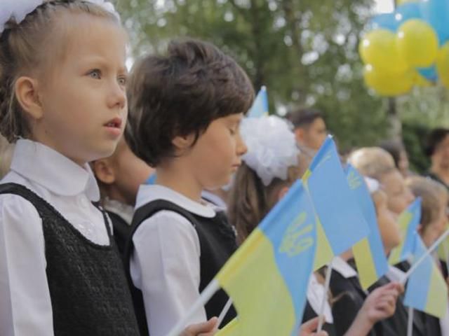 В Житомире на 1 сентября школьники вместо цветов купили лекарства для бойцов АТО