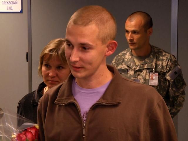 Прикордонник Юрій Гладченко повернувся з лікування в Ізраїлі (Відео) Прикордонник Юрій Гладченко повернувся з лікування в Ізраїлі (Відео)