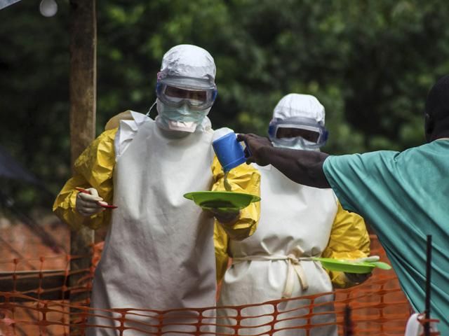 Эбола назвали "самой серьезной угрозой после СПИДа"
