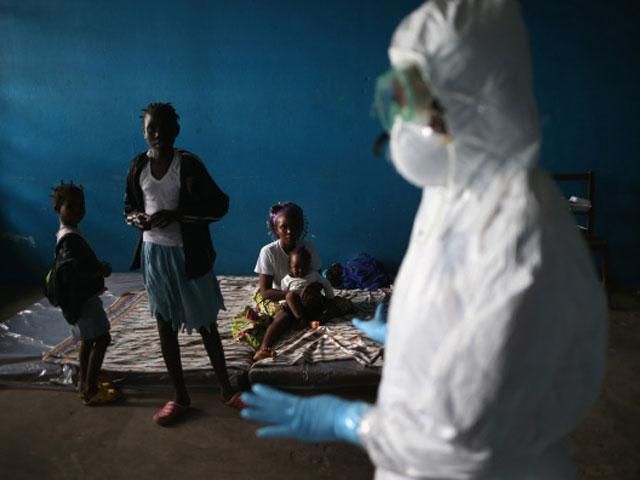 Вірус Ебола забрав життя майже п'яти тисяч осіб