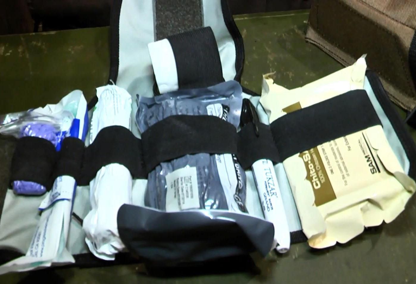 Волонтери збирають кошти для забезпечення військових аптечками Волонтери збирають кошти для забезпечення військових аптечками