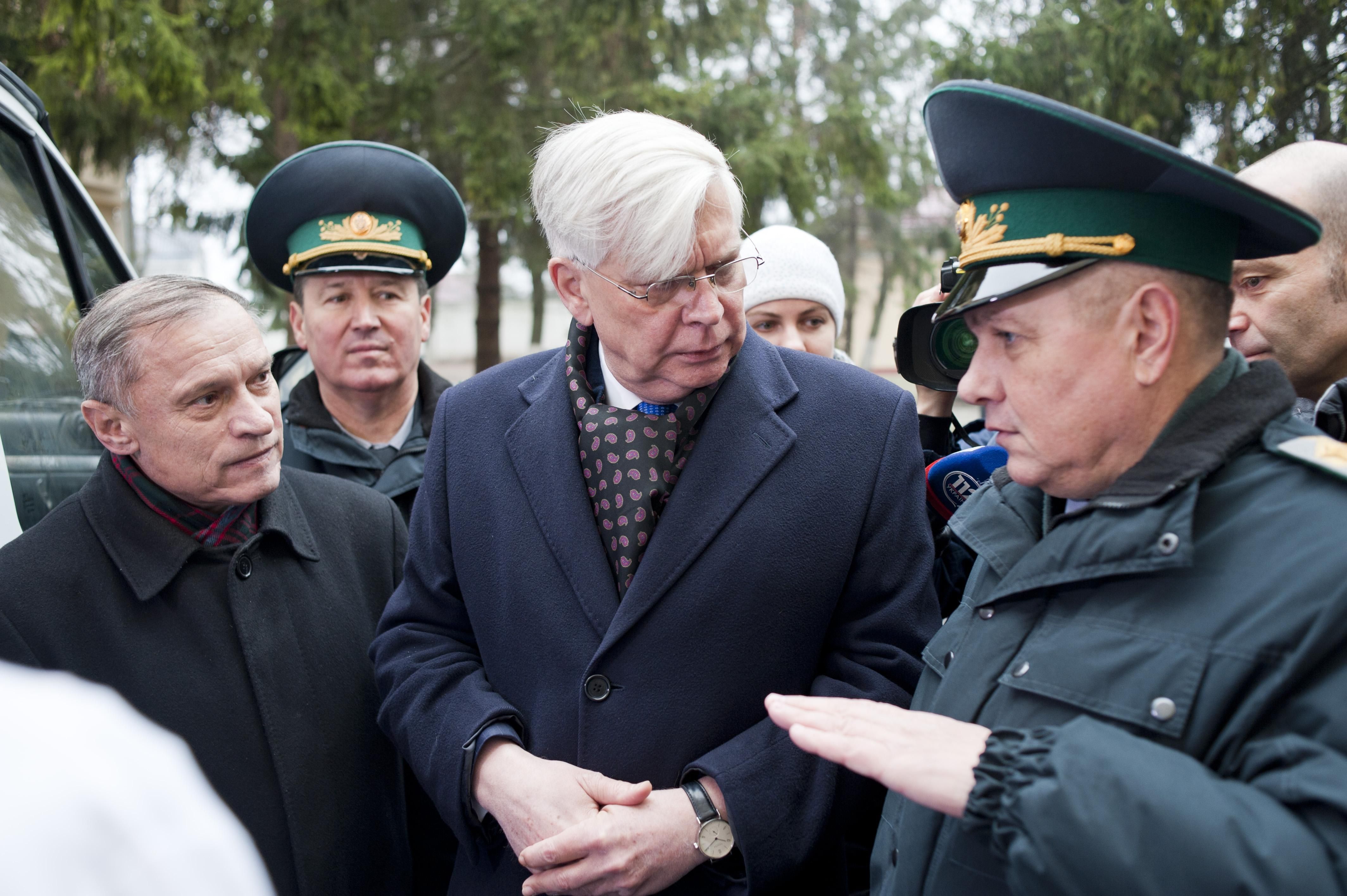 Правительство Германии подарило украинским пограничникам медицинское оборудование Правительство Германии подарило украинским пограничникам медицинское оборудование