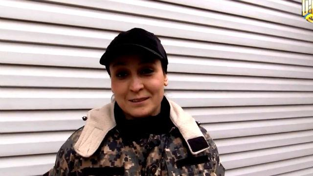 Хрупкая женщина рассказала, почему поехала на фронт