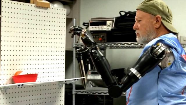 В США разработали протезы, которыми можно управлять силой мысли В США разработали протезы, которыми можно управлять силой мысли