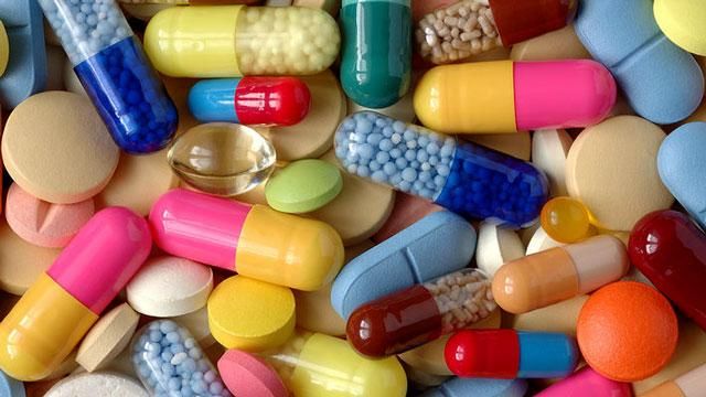 Важкохворим в Україні доведеться чекати на ліки більше місяця