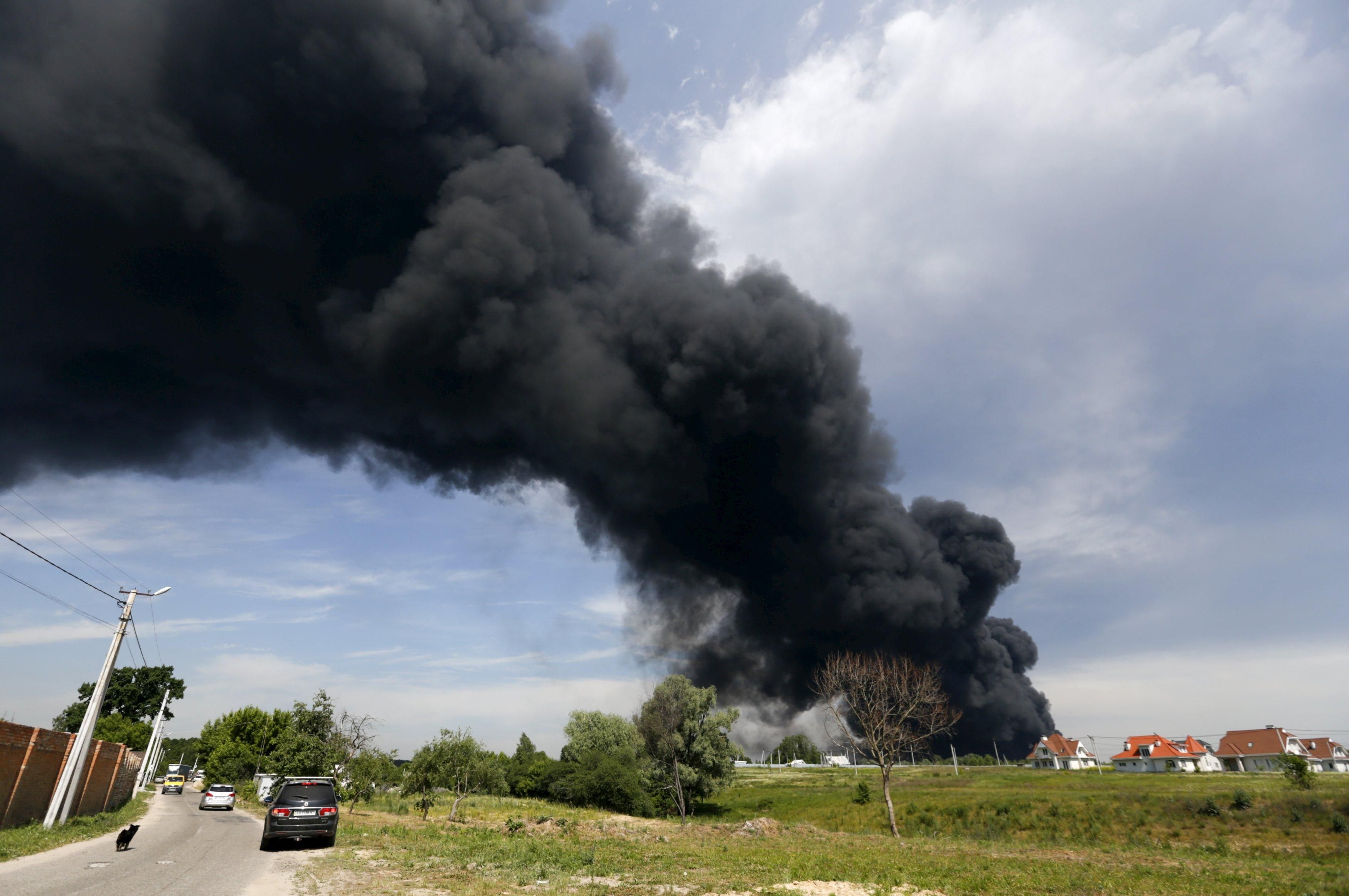 Наслідки пожежі під Києвом можуть бути неочікуваними, — еколог