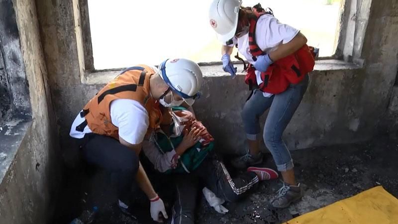 Красный Крест "перенес" волонтеров в настоящий блокбастер Красный Крест "перенес" волонтеров в настоящий блокбастер