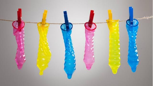 Духовні скрепи: Росія хоче заборонити імпортні презервативи