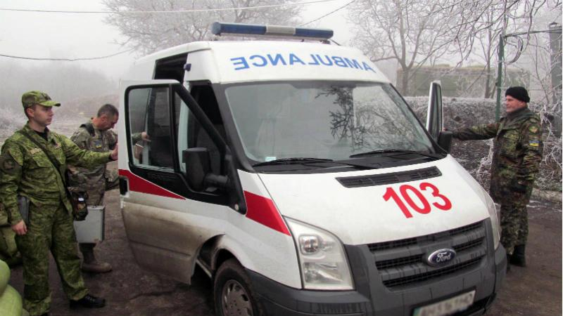 Хирурга-добровольца ранили во время обстрела боевиков