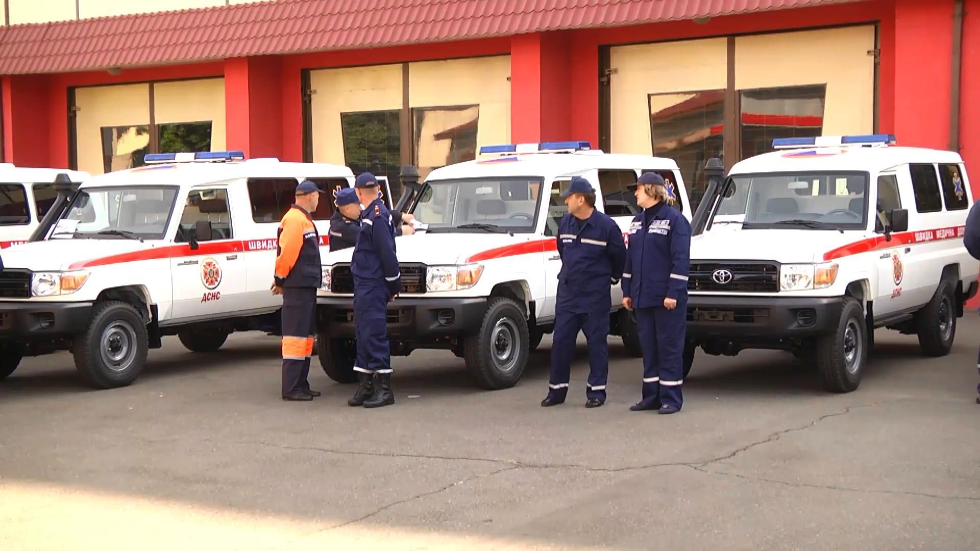 Правительство Германии подарило украинским спасателям новенькие джипы