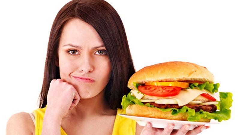 Бессонная ночь оказалась равной полугодовому злоупотреблению фаст-фудом