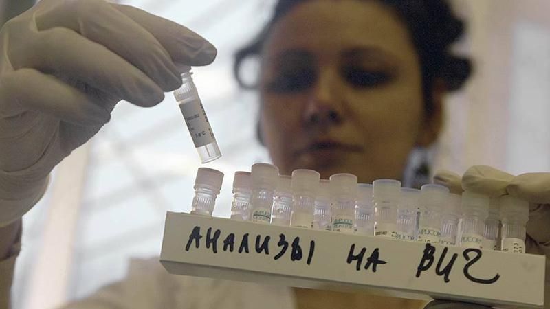 Скандал у Слов'янську: лікарі СНІД-центру зіпсували тестів на 3 мільйони