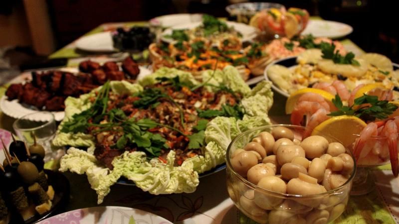 Чому люди переїдають у святкові дні Чому люди переїдають у святкові дні