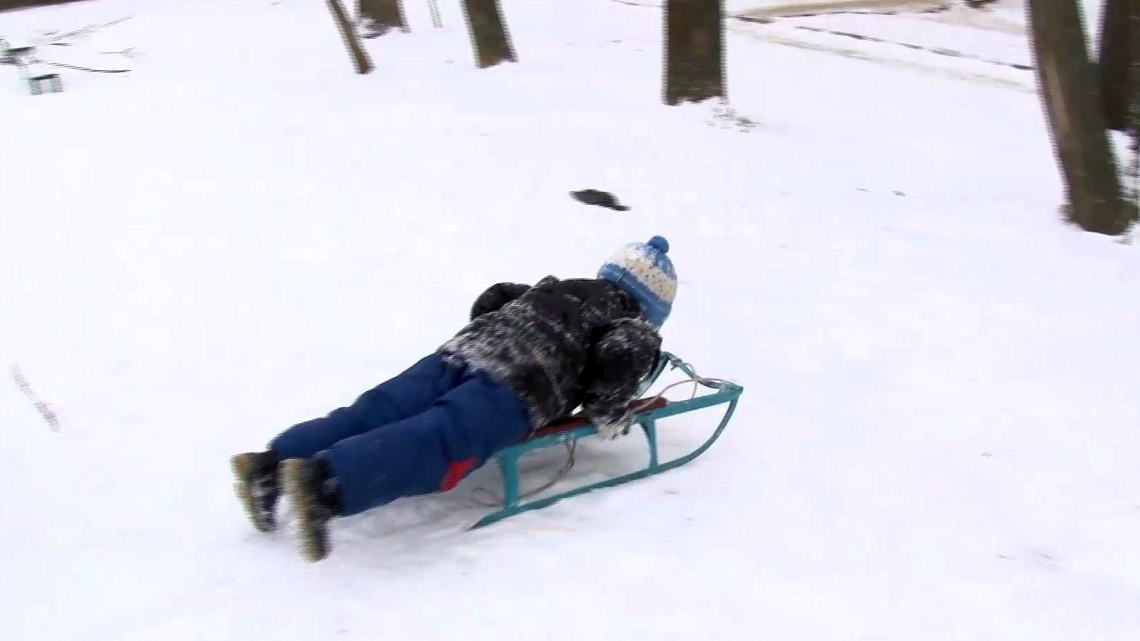 Зимові розваги семирічної дитини завершились страшною травмою через недбалість комунальників Зимові розваги семирічної дитини завершились страшною травмою через недбалість комунальників