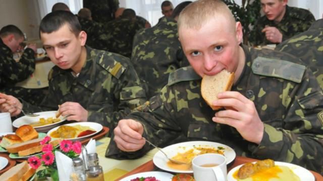 Бюджет не позволяет разнообразить рацион военнослужащих Бюджет не позволяет разнообразить рацион военнослужащих